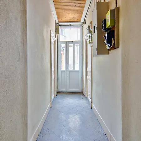 For 4 Center Apartment